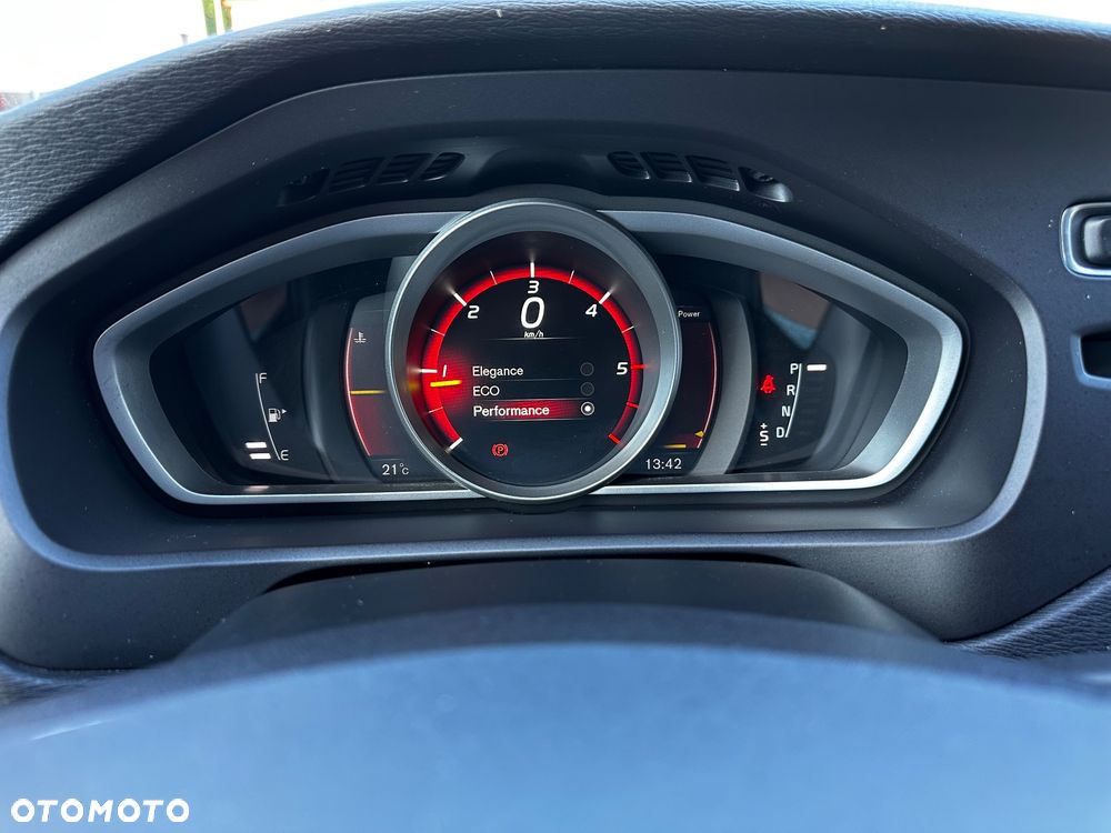 Volvo V40 D3 Geartronic RDesign - 23
