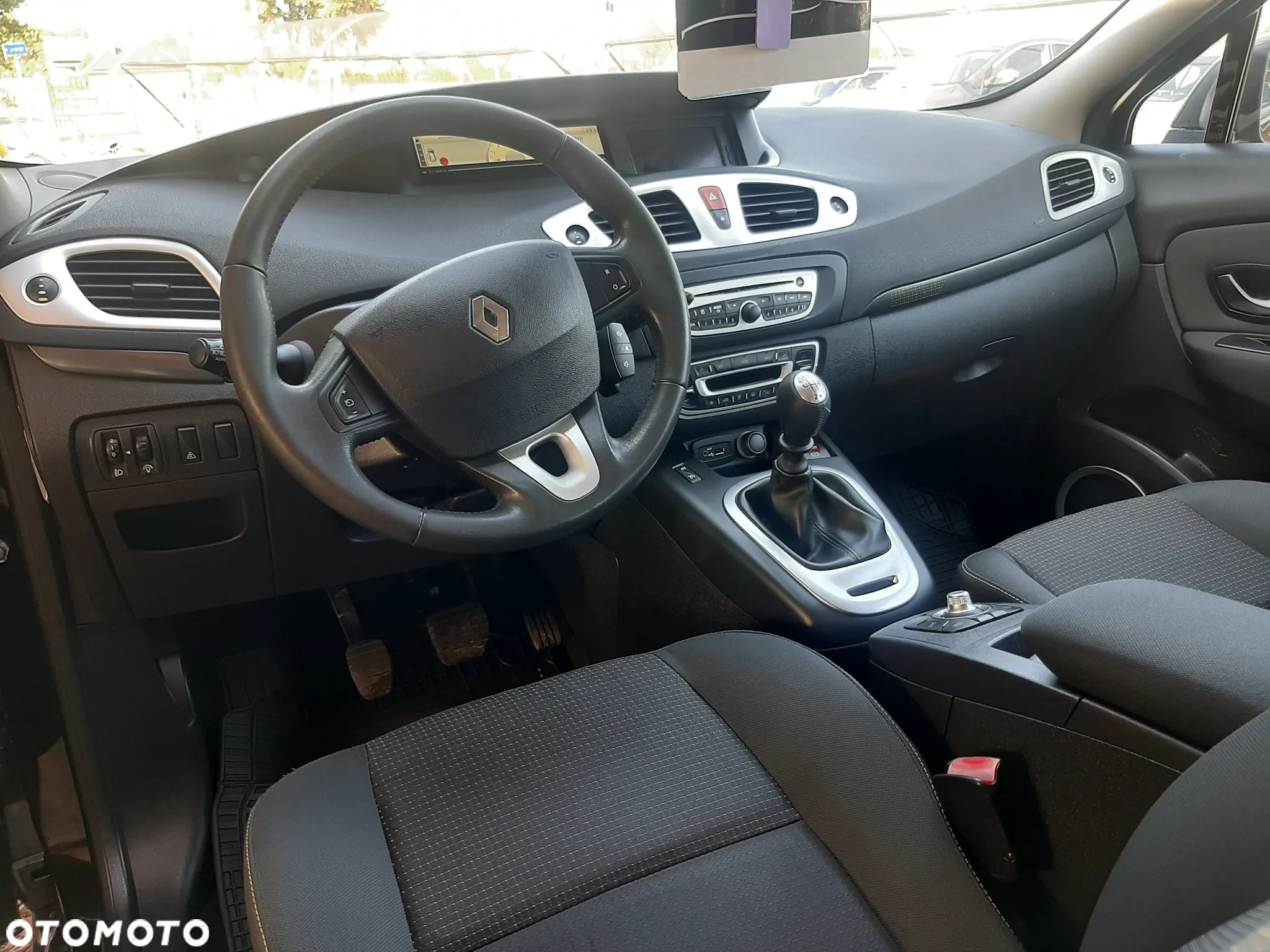 Renault Grand Scenic Gr 1.4 16V TCE Bose Edition - 17