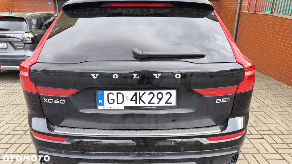 Volvo XC 60 B5 B AWD Ultimate Dark - 4