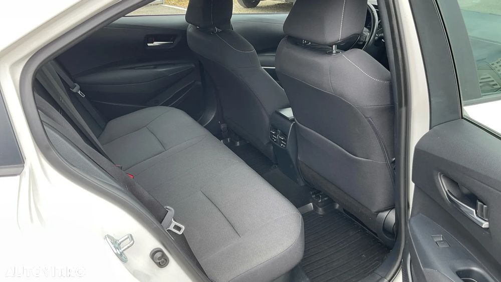 Toyota Corolla 1.8 HSD Business - 36