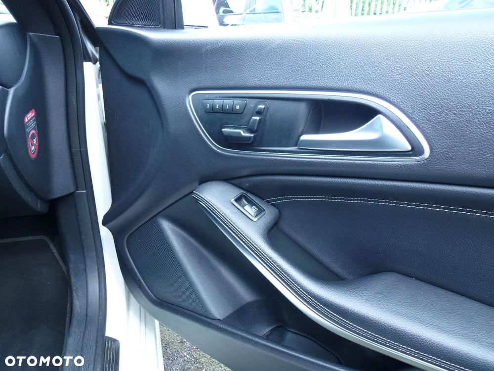 Mercedes-Benz CLA 250 4Matic 7G-DCT AMG Line - 14