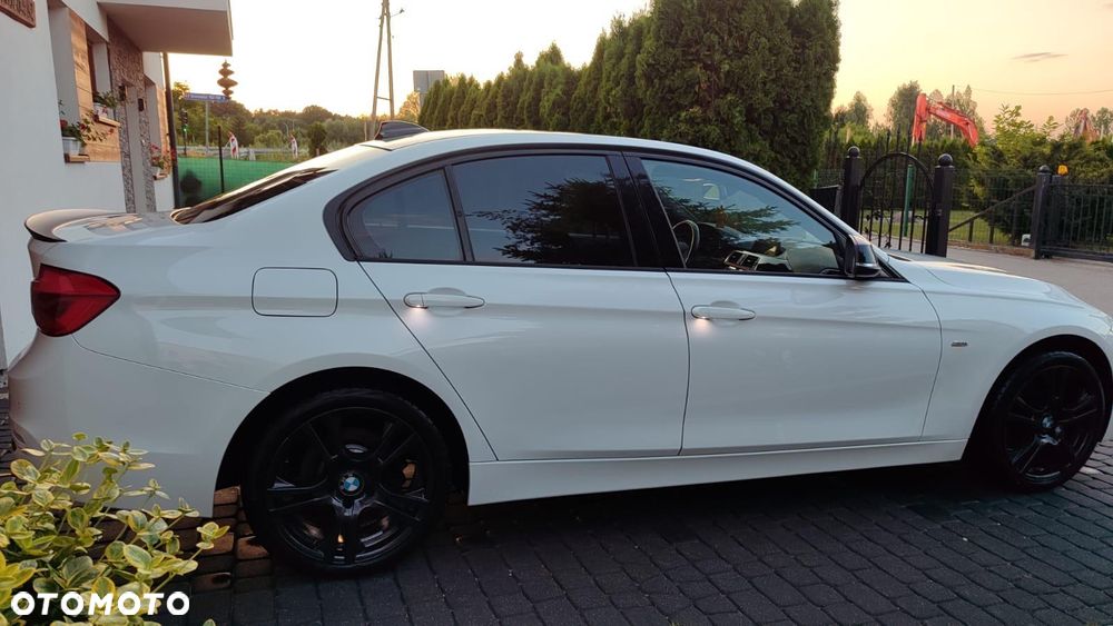 BMW Seria 3 320d Sport Line - 6