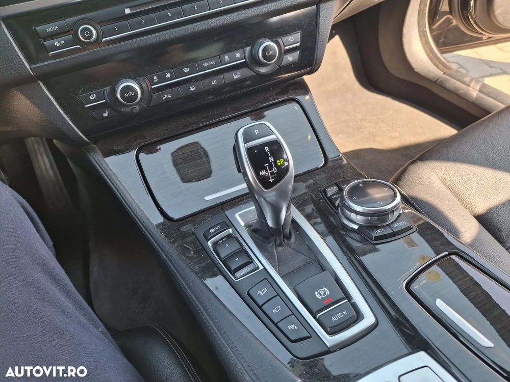 BMW Seria 5 525d Aut. Luxury Line - 15