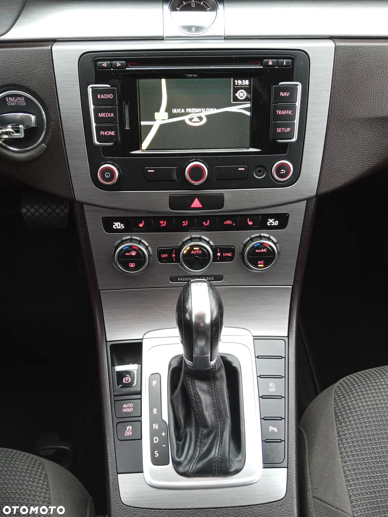 Volkswagen Passat 2.0 TDI Comfortline DSG - 14