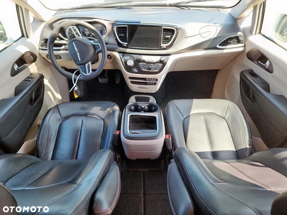 Chrysler Pacifica - 7