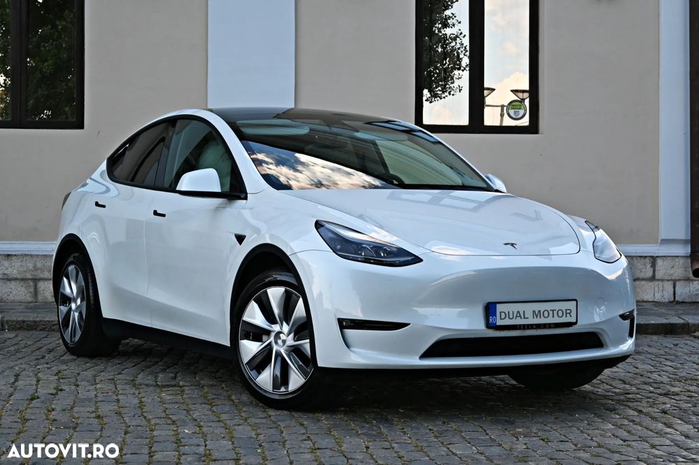 Tesla Model Y AWD Performance - 4
