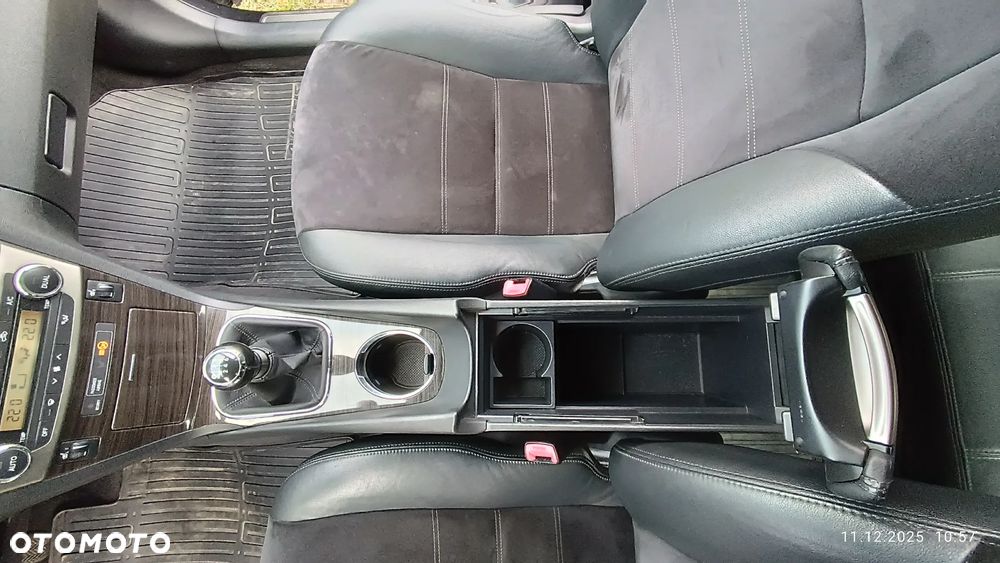 Toyota Avensis 1.8 Premium - 24