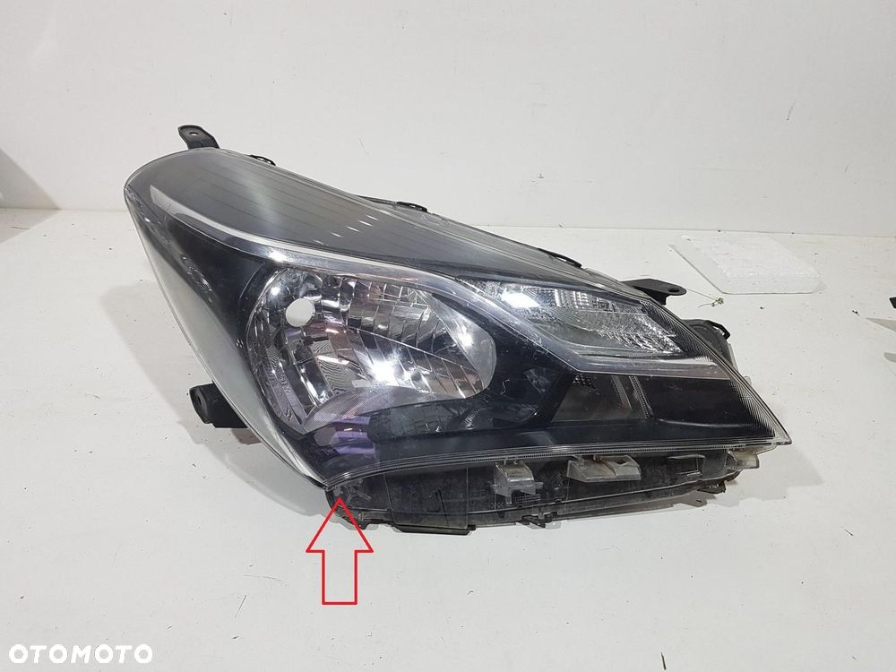 TOYOTA YARIS III 3 LIFT 17- LAMPA PRZÓD PRZEDNIA PRAWA EUROPA ORYGINAŁ - 2