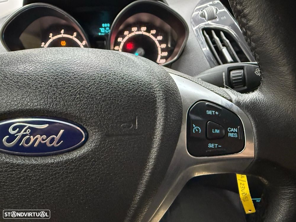 Ford Tourneo Courier 1.0 EcoBoost Titanium - 32