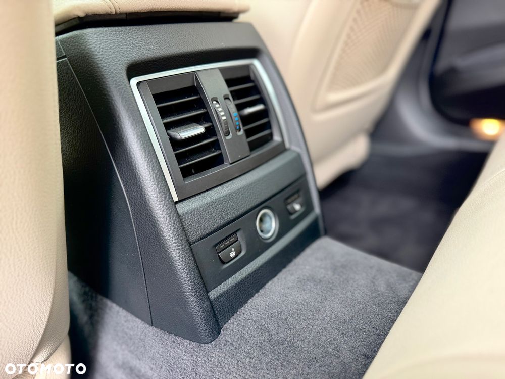 BMW Seria 3 330i - 28