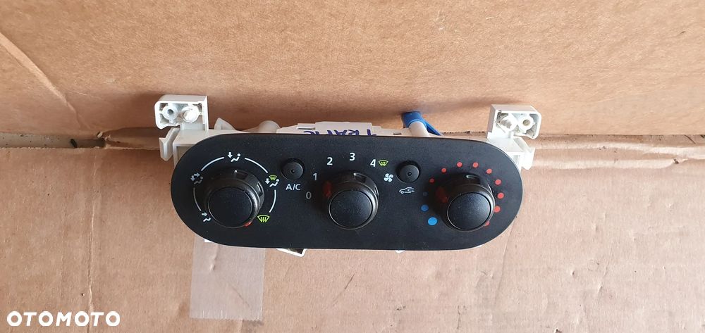 Panel nawiewu powietrza Opel Vivaro B Trafic III E1093049AC - 2