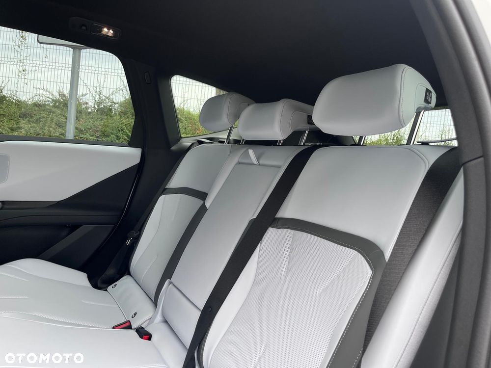BMW iX3 40 - 26