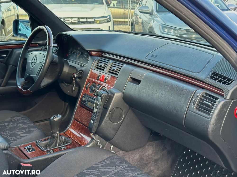 Mercedes-Benz E - 11