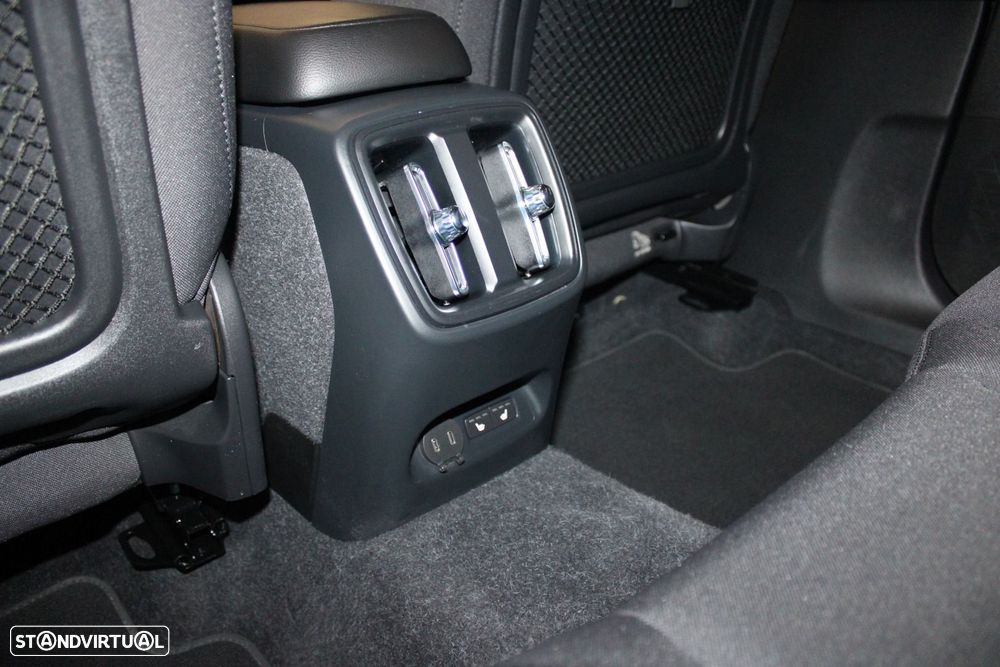 Volvo XC 40 Recharge Twin Plus - 36