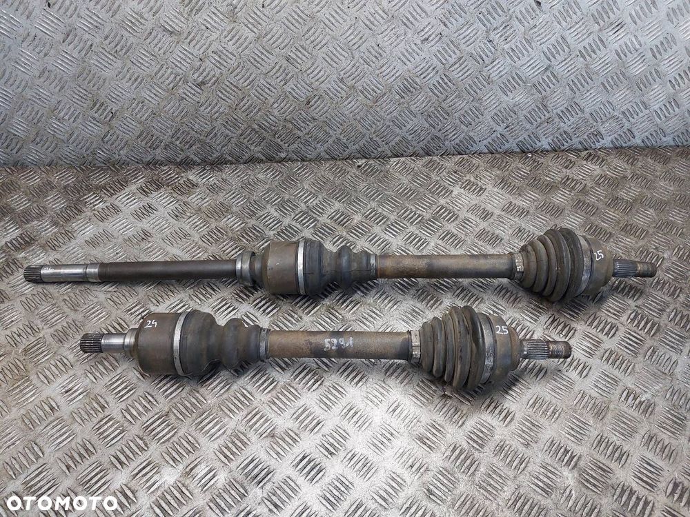 PÓŁOŚ LEWY PRZÓD + PRAWY PRZÓD 5B CITROEN C4 I 1.6 HDI - 1