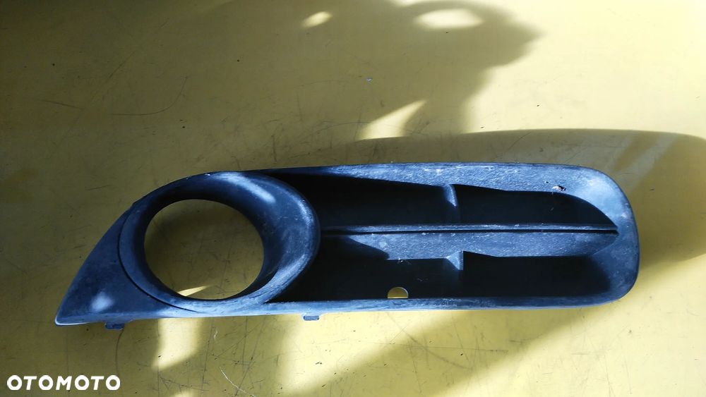 KRATKA ATRAPA ZAŚLEPKA ZDERZAKA AUDI A3 - 1