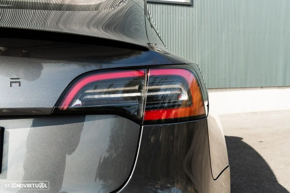 Tesla Model 3 Long-Range Dual Motor AWD - 38