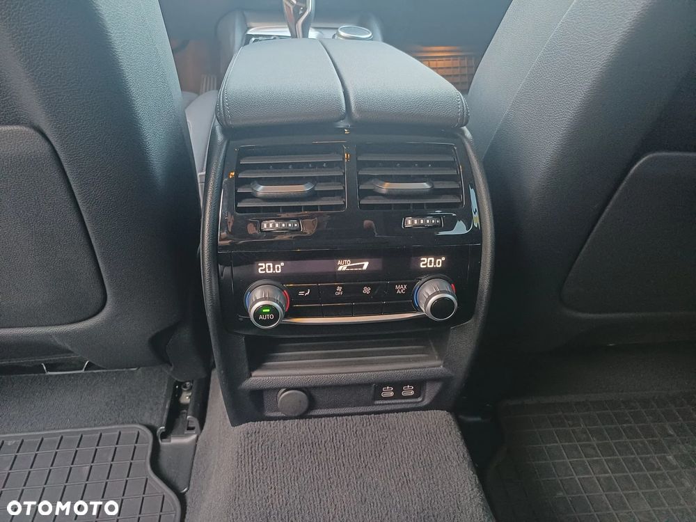 BMW Seria 5 520d M Sport Edition - 27