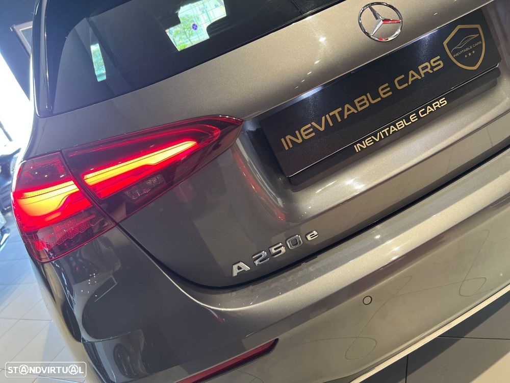 Mercedes-Benz A 250 e AMG Line - 13