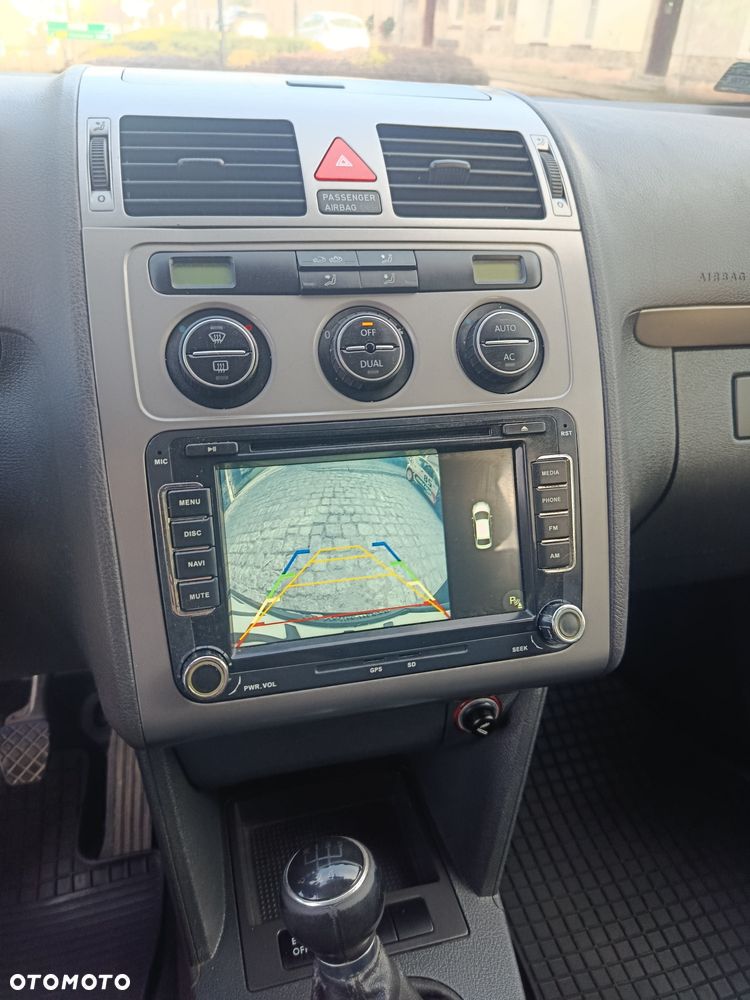 Volkswagen Touran - 5