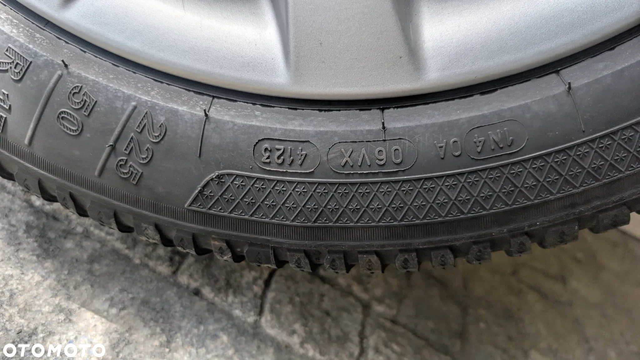 Komplet oryginalnych kół z felgami ALU do BMW X1 (e84) z prawie nowymi oponami zimowymi KLEBER 225/50R17 - 24