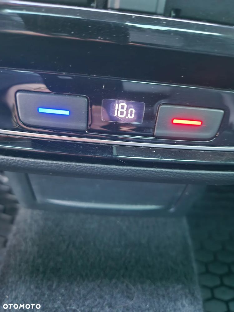 Volkswagen Passat 2.0 TDI (BlueMotion Technology) DSG Comfortline - 24