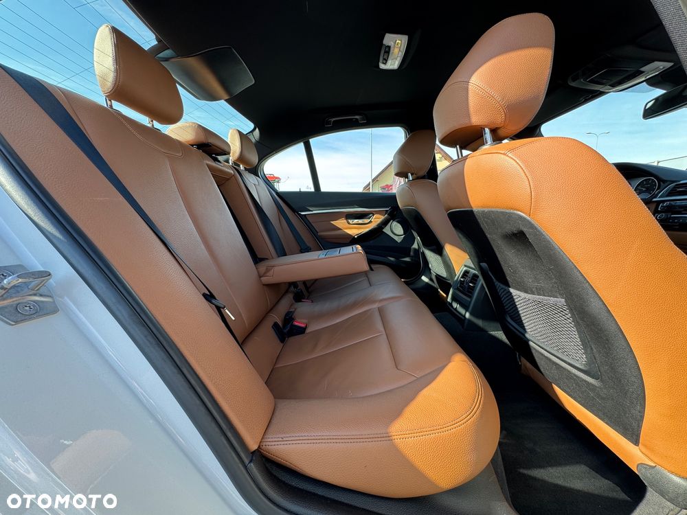 BMW Seria 3 320d Luxury Line - 13