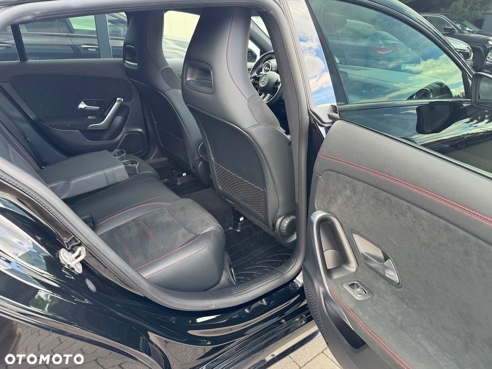 Mercedes-Benz CLA 200 d AMG Line 8G-DCT - 32