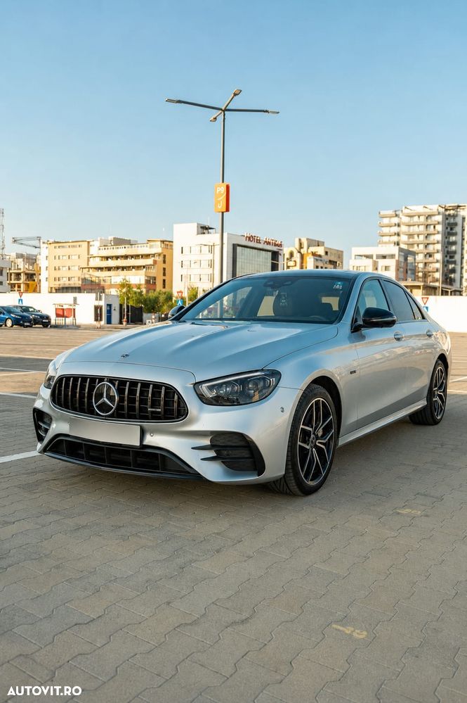 Mercedes-Benz E 300 4MATIC Aut. - 1