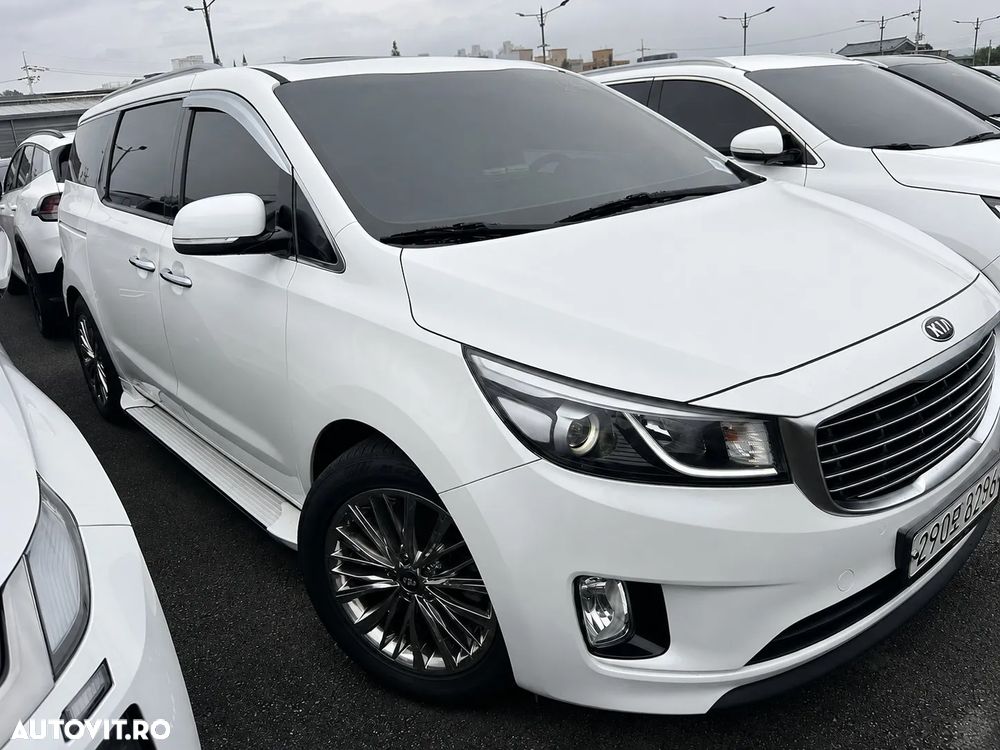 Kia Carnival - 2