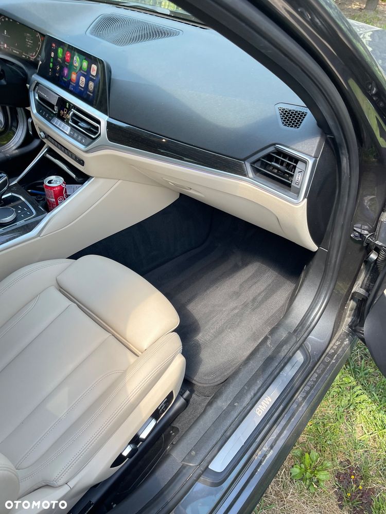 BMW Seria 3 330i M Sport - 15