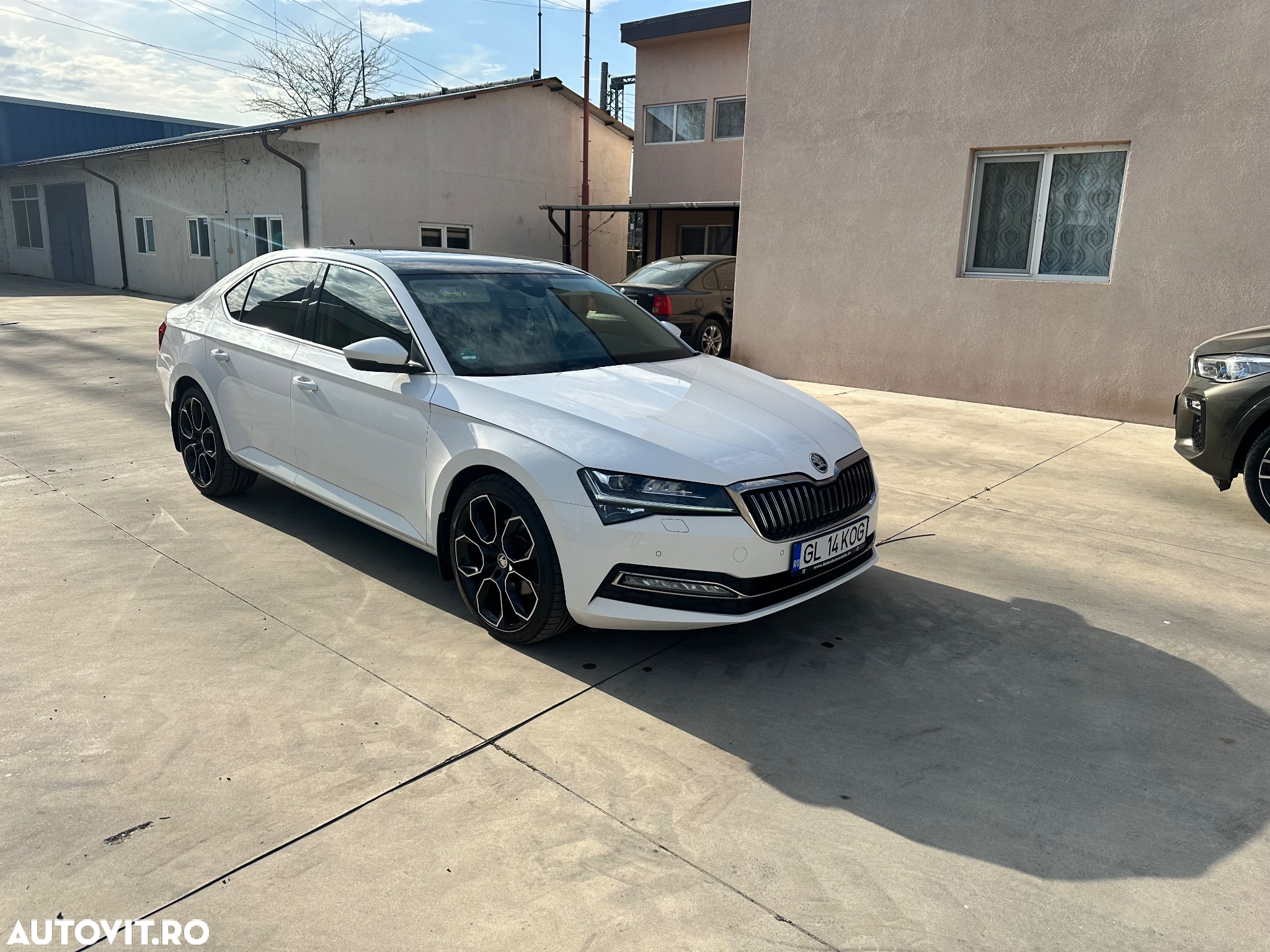 Skoda Superb 2.0 TDI SportLine - 24