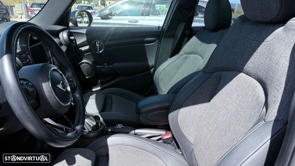 MINI 5 Portas Cooper D Auto - 16