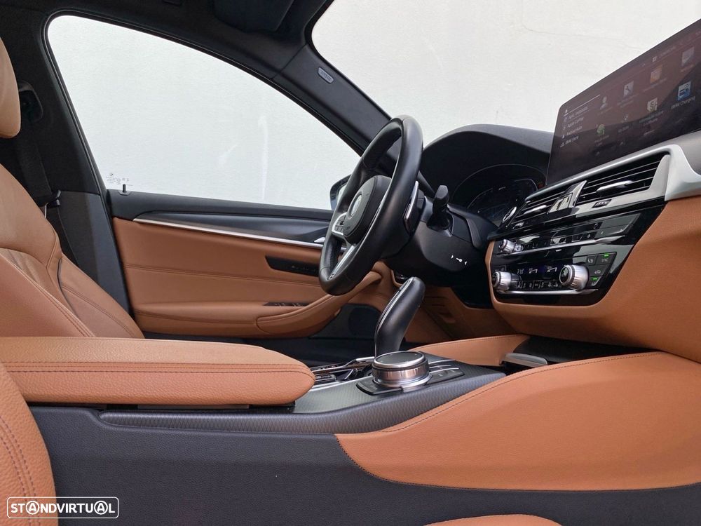 BMW 530 e Pack Desportivo M - 17