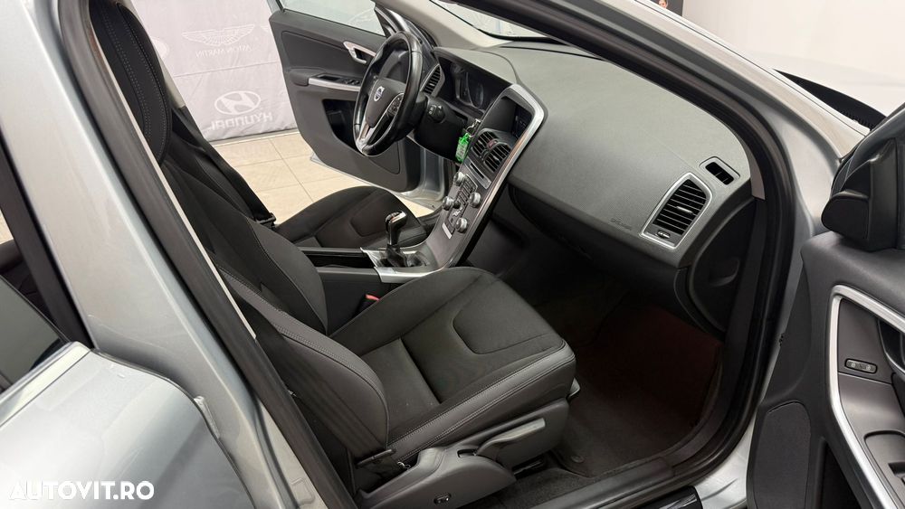 Volvo XC 60 D4 Momentum - 8