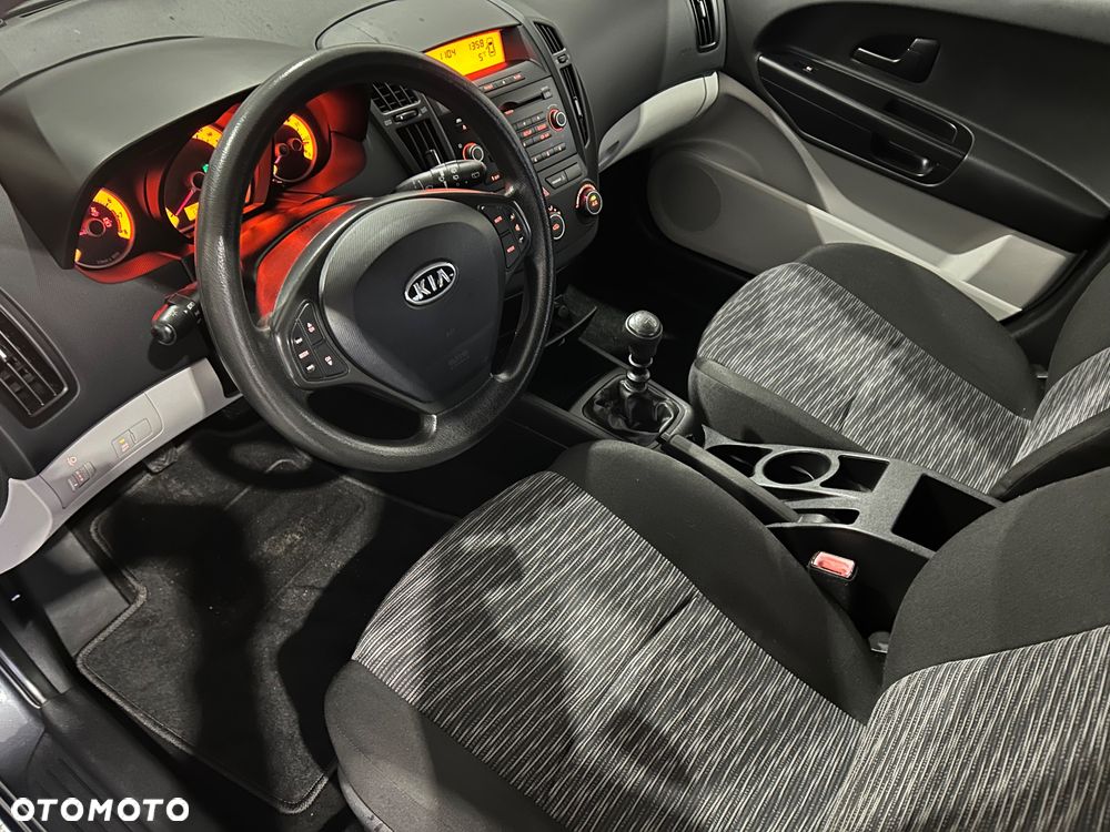 Kia Ceed - 15