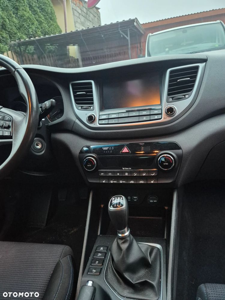 Hyundai Tucson 1.7 CRDI BlueDrive Comfort 2WD - 19