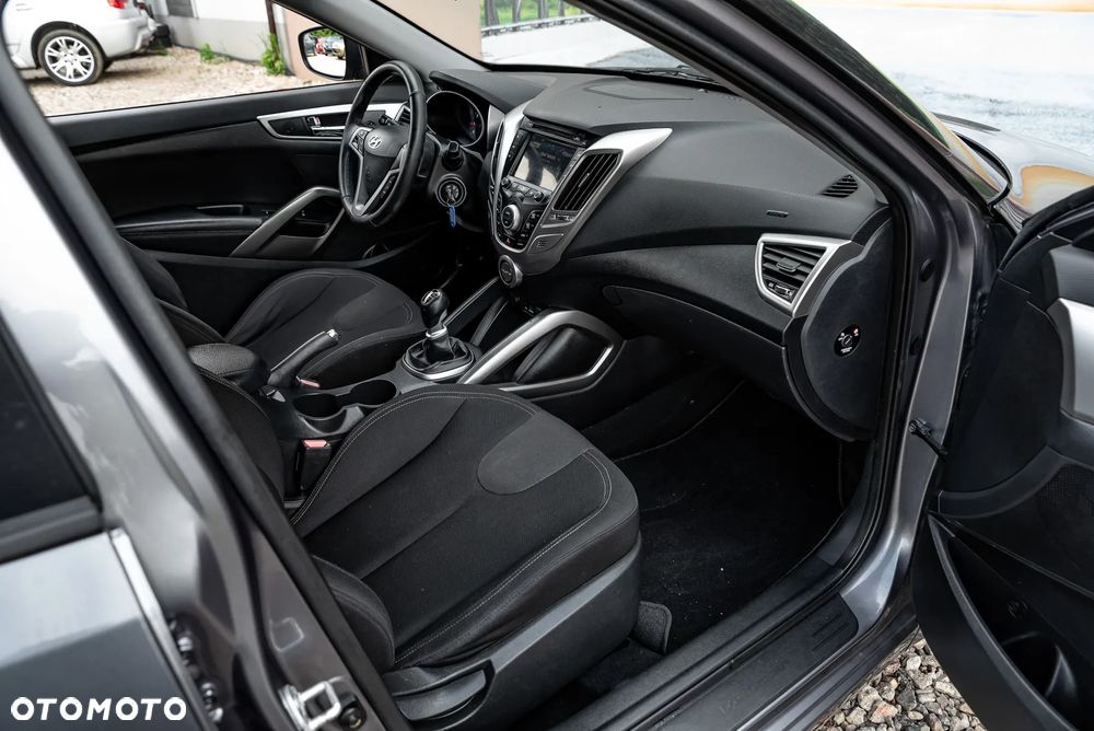 Hyundai Veloster 1.6 GDI Style - 27