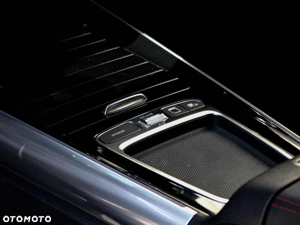Mercedes-Benz GLA 250e AMG Line - 19