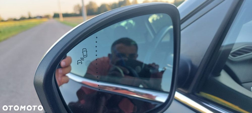 Renault Megane 1.6 TCe GT EDC - 25