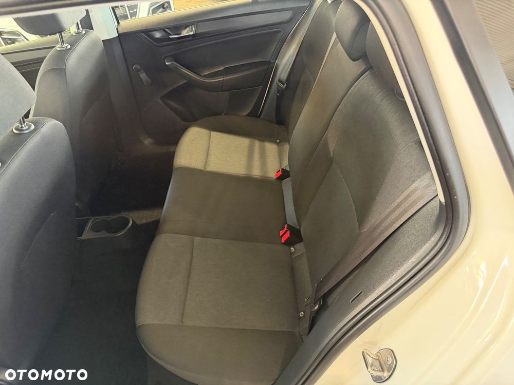 Skoda RAPID 1.0 TSI Active - 23