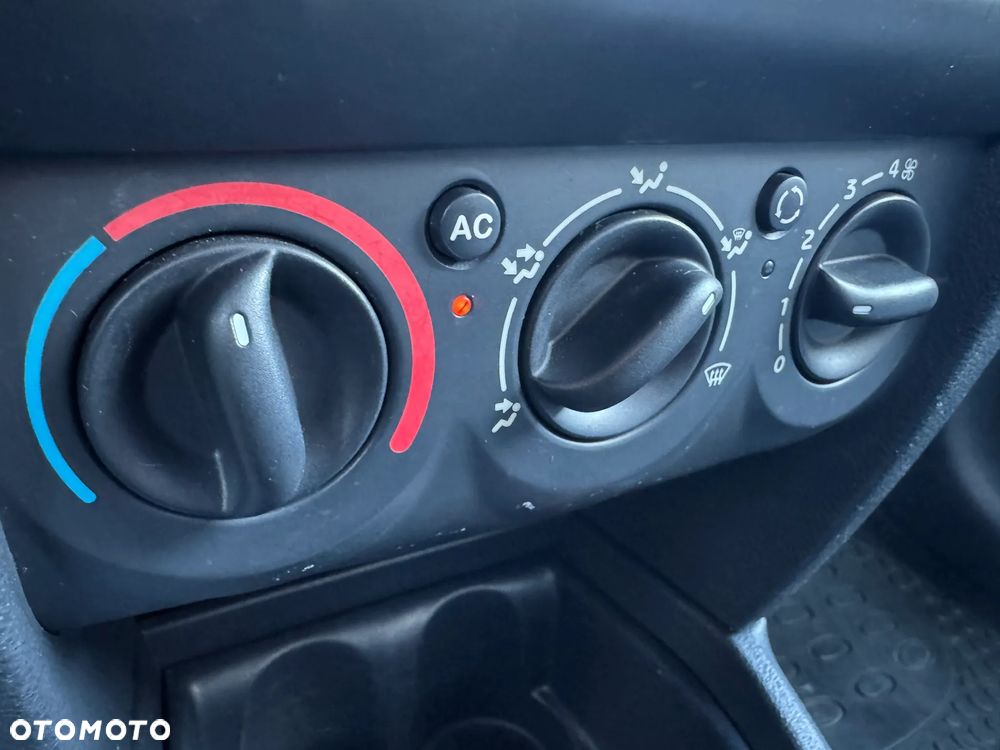 Renault Clio 1.2 16V Emotion - 22