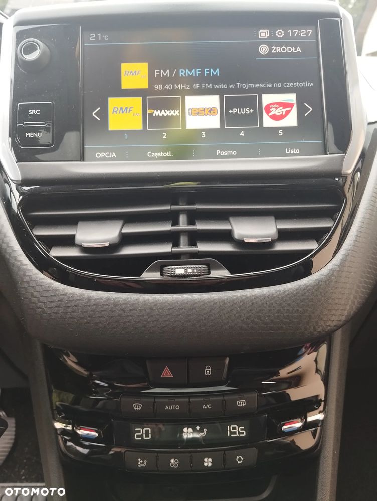 Peugeot 2008 1.2 Pure Tech GPF Allure S&S - 12