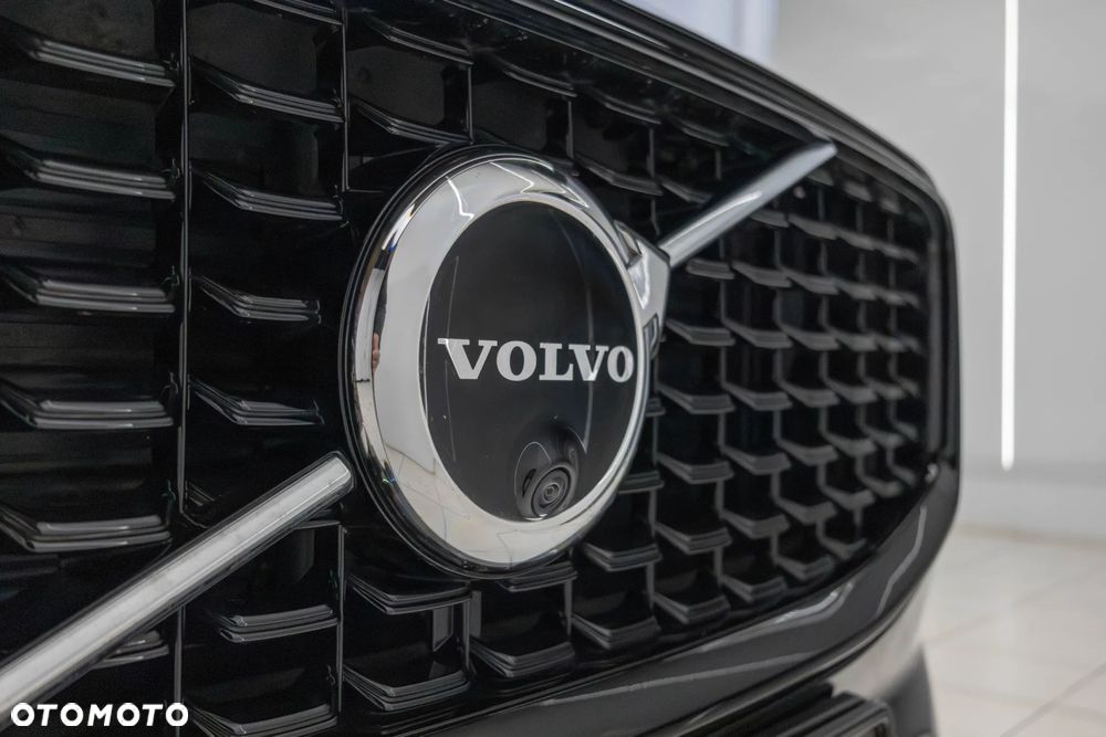 Volvo XC 60 B4 D AWD Plus Dark - 12