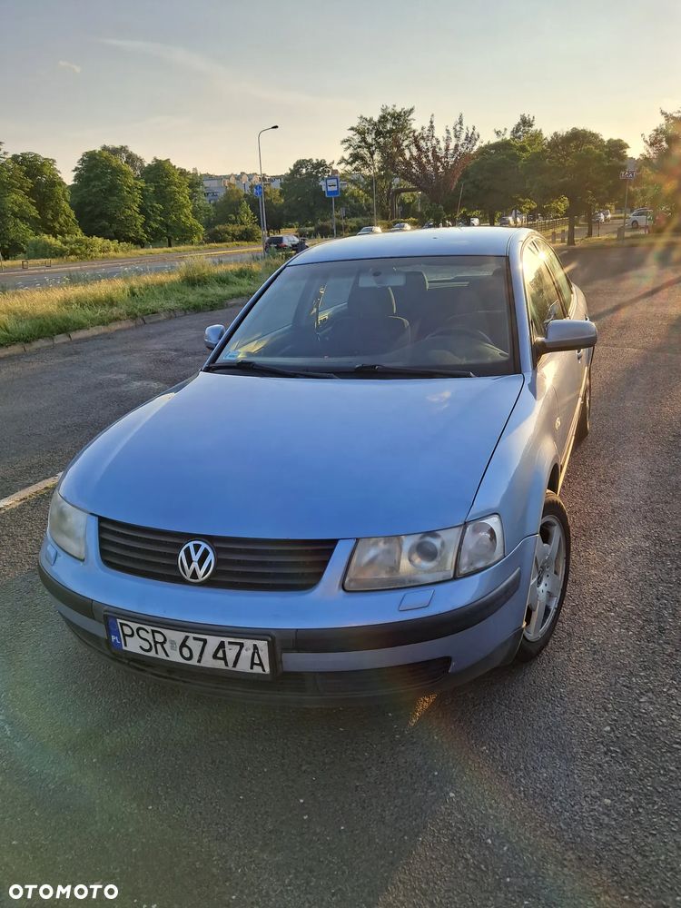 Volkswagen Passat 1.8 - 4
