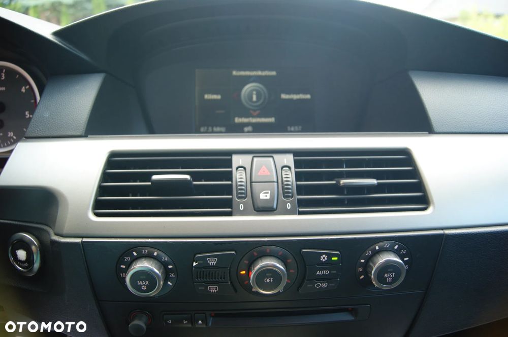 BMW Seria 5 520d Touring - 16