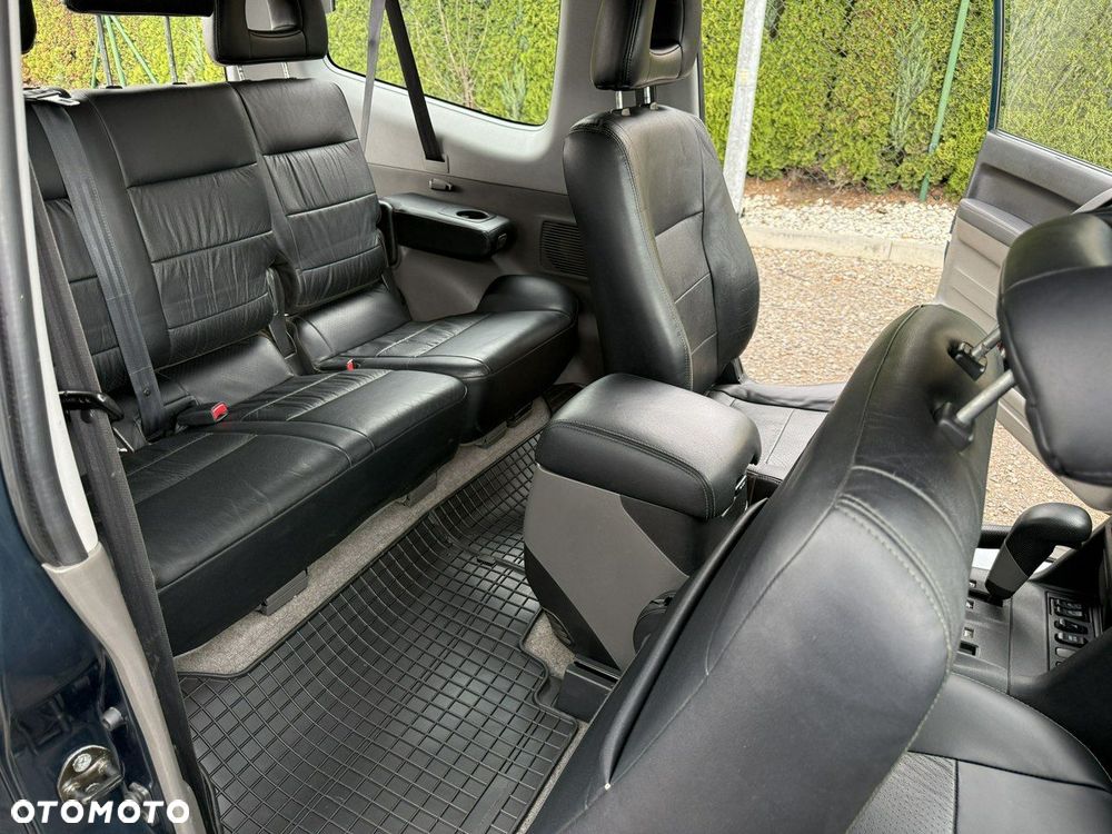 Mitsubishi Pajero - 16