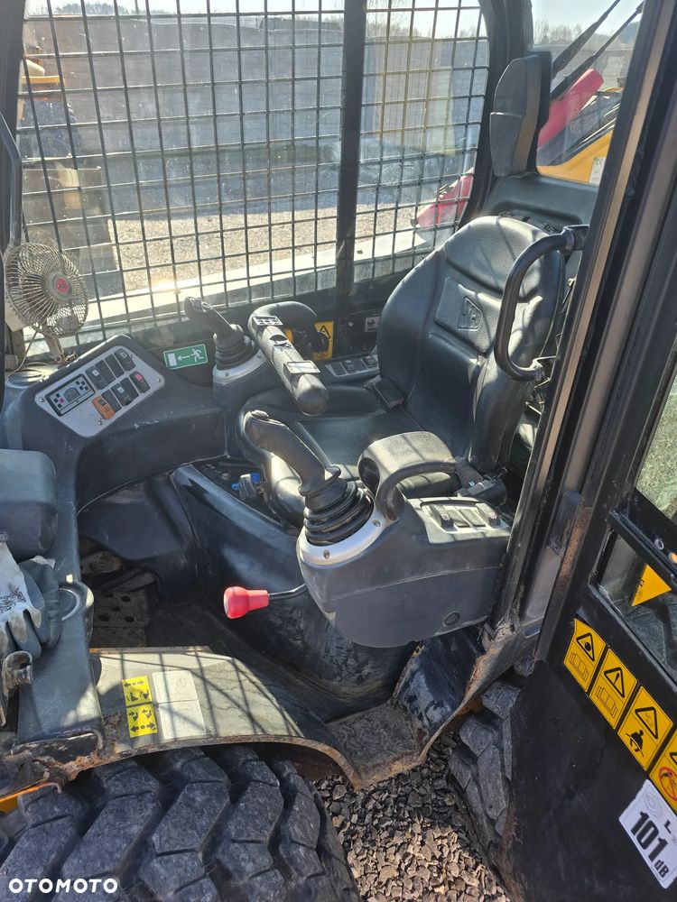 JCB - 9