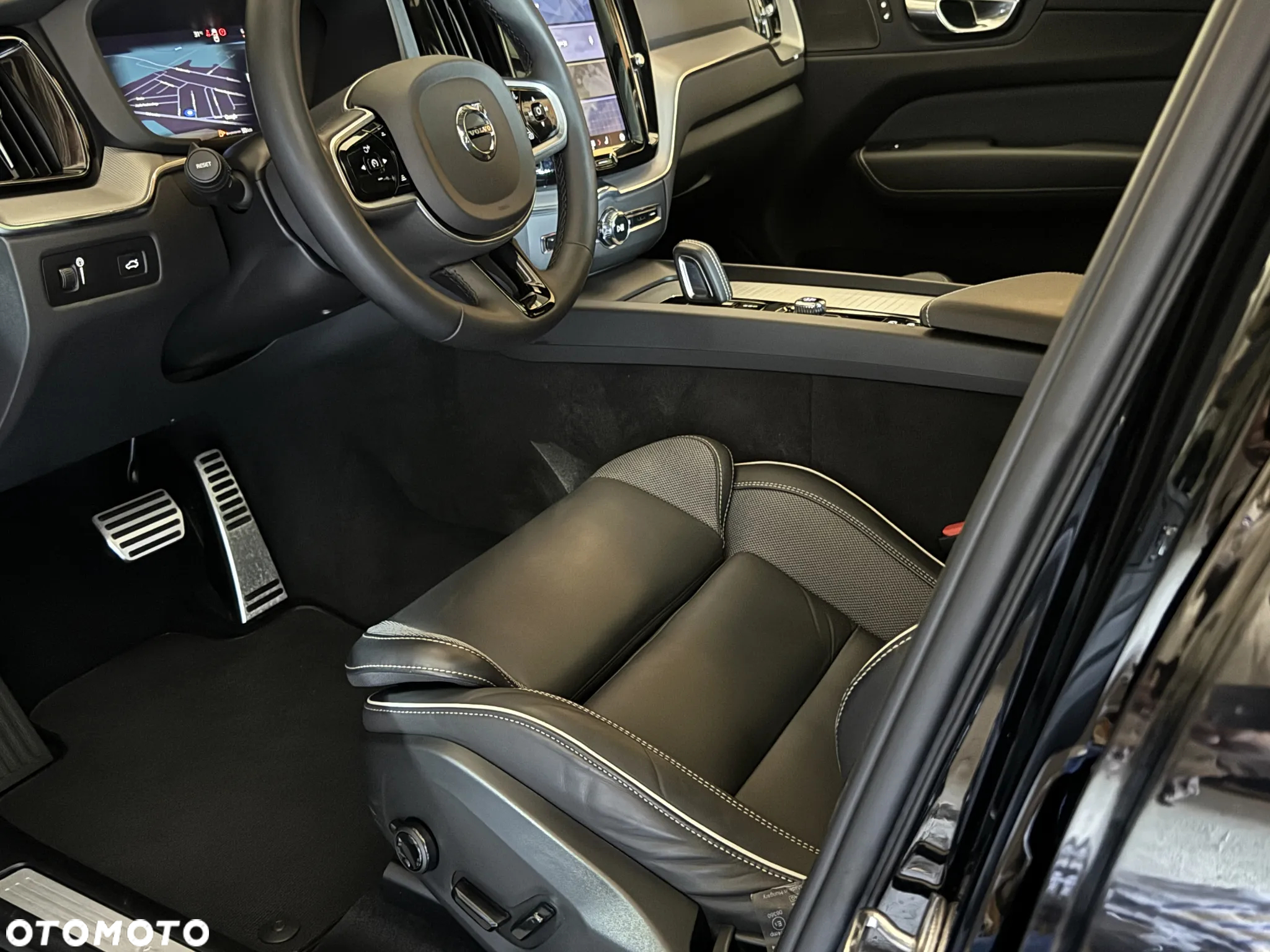 Volvo XC 60 B4 D Plus Dark - 12