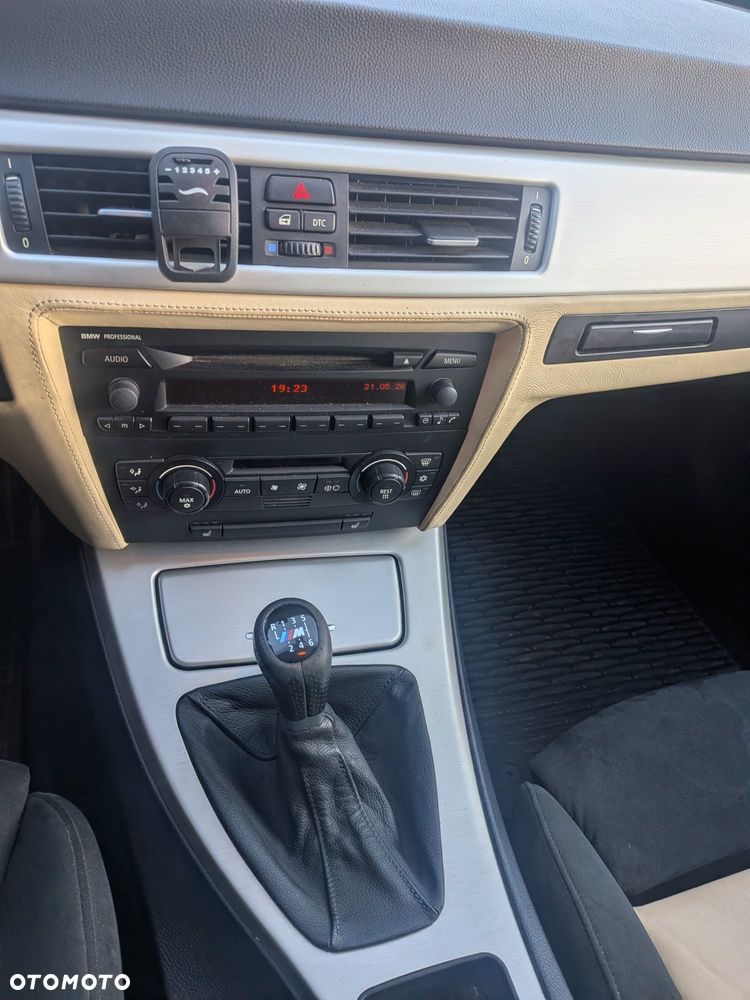 BMW Seria 3 325i - 11